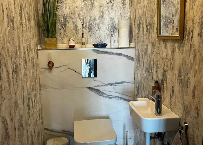 Apartment Violet